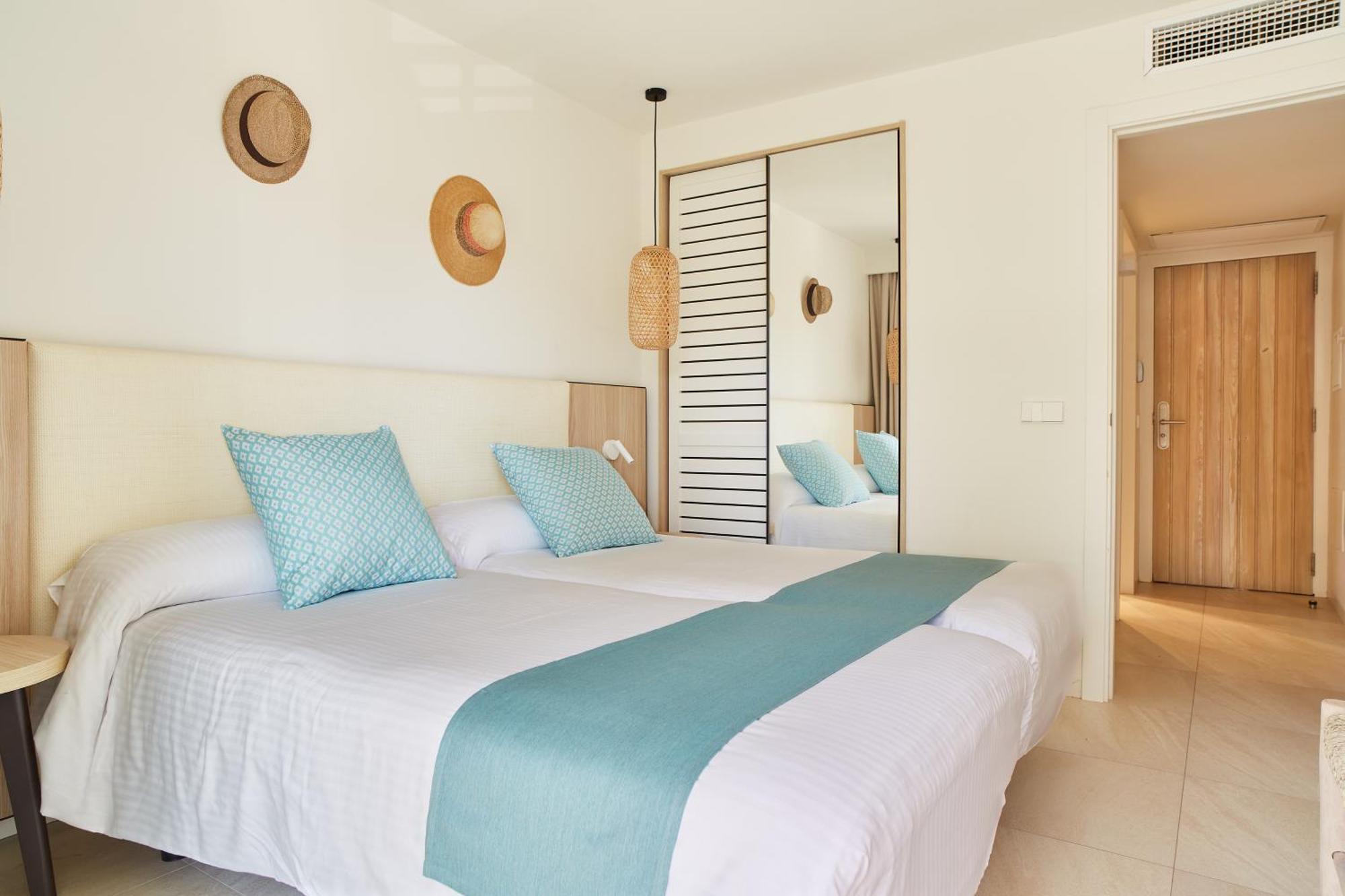 Apartamentos San Miguel Park & Esmeralda Mar Port de Sant Miguel Værelse billede